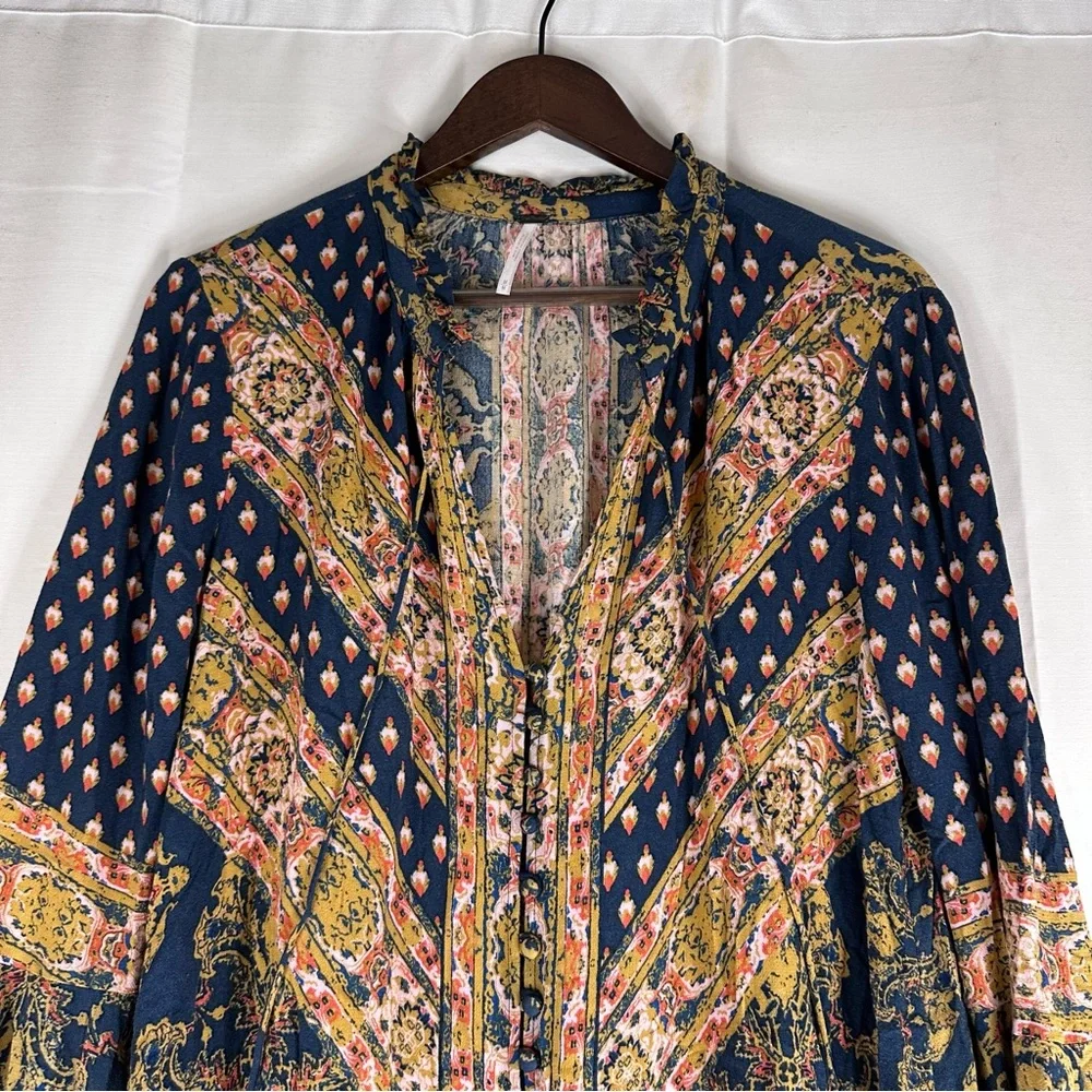 FREE PEOPLE Women’s Size M Top Shirt Tunic Blouse Boho V-Neck Button Front Long
